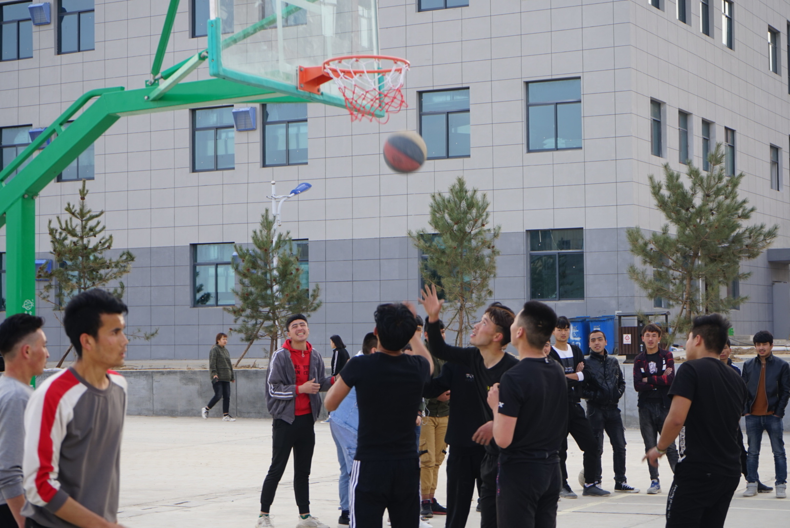 甘肃东方航空高铁学校篮球比赛